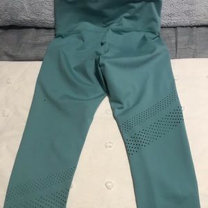 Cropped workout leggings